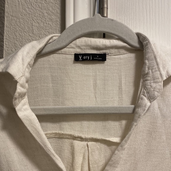 Off white short sleeved button down with twist waist - Picture 3 of 4